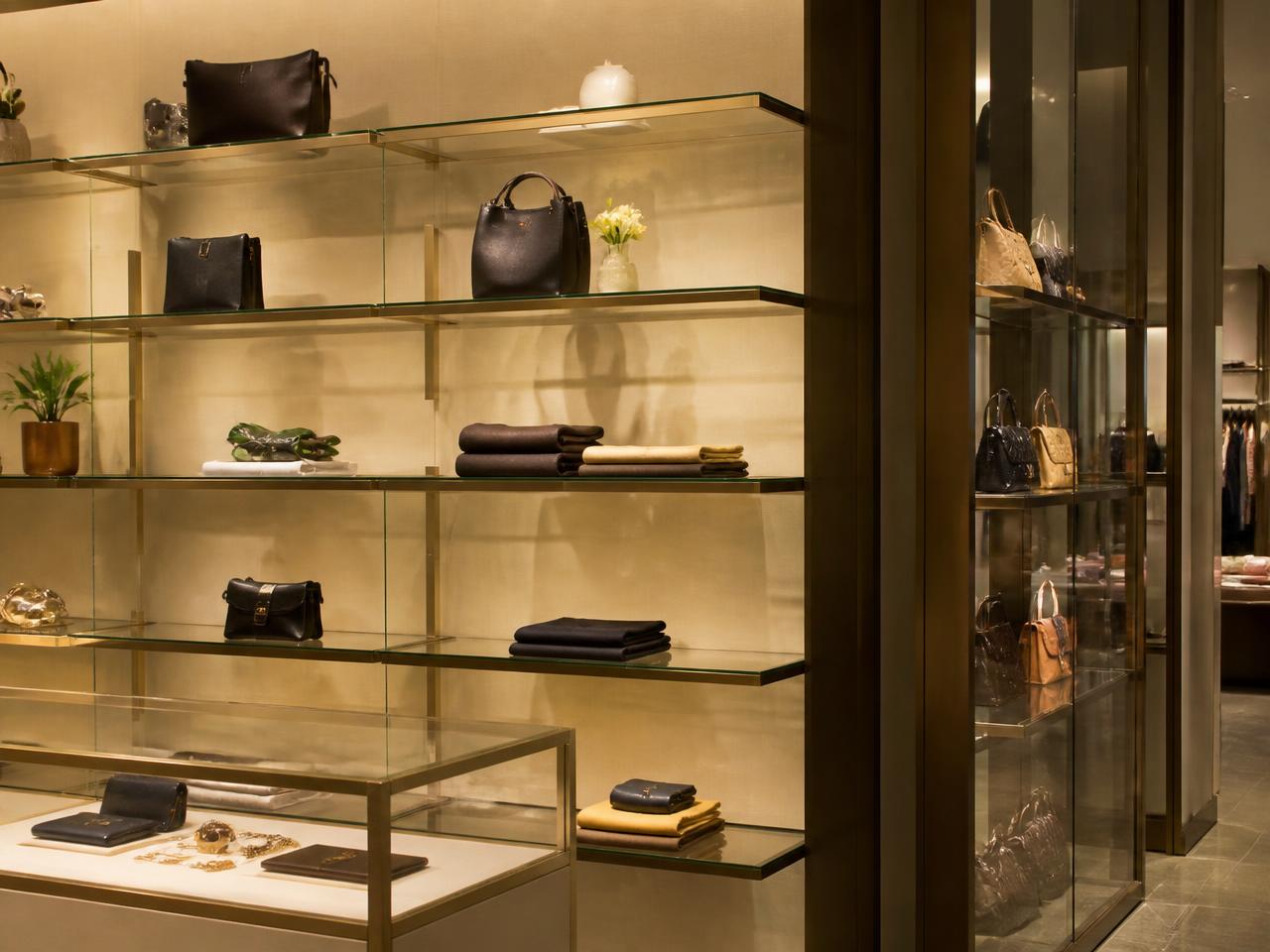 Tempered glass retail display shelving and glass cabinet in a boutique